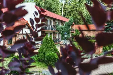 ტბის სანაპირო ზალესე მასურიასთან - ცურვა და დასვენება